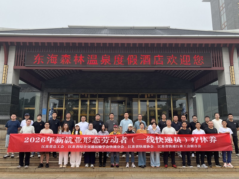 合影小.jpg